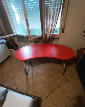 scrivania  in  legno con gambe in metallo