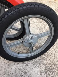 Cerchi in lega da 16 a 4 razze gommati