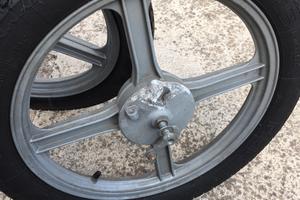 Cerchi in lega da 16 a 4 razze gommati