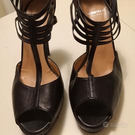 sandalo in pelle nero