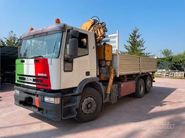 Camion ribaltabile con gru Eurotech