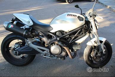 Ducati Monster 696