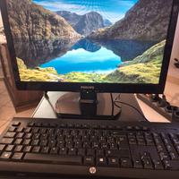 Computer HP con casse,monitor ,tastiera e mouse.