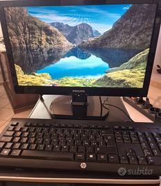 Computer HP con casse,monitor ,tastiera e mouse.