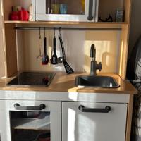 Cucina Ikea con accessori
