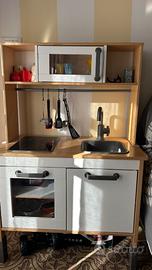 Cucina Ikea con accessori