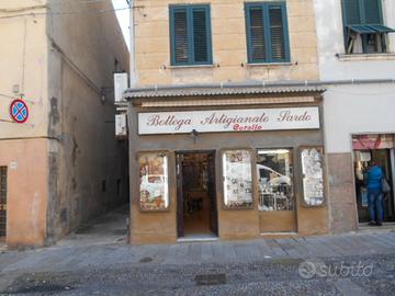 Al corso locale commerciale