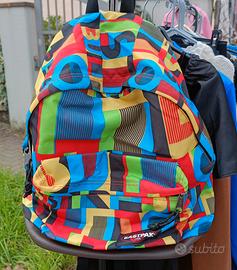 Zaino Eastpak Padded Pak'r con base in pelle