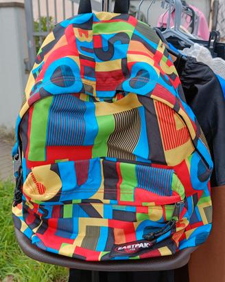 Zaino Eastpak Padded Pak'r con base in pelle