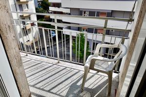 NUDA PROPRIETÀ: Trilocale con balcone in via della