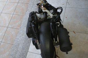 Blocco motore con ruota e marmitta comprese