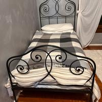 Letto singolo in ferro battuto
