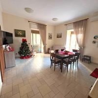 Via m. guadagno- 3 vani+acc. buono stato