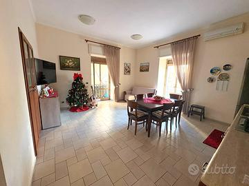 Via m. guadagno- 3 vani+acc. buono stato