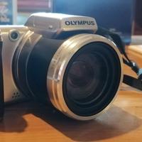 Olympus SP-800UZ completa di custodia