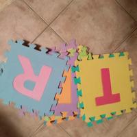 Tappeto gioco puzzle per bimbi con lettere 
