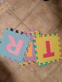 Tappeto gioco puzzle per bimbi con lettere 