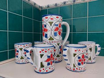 Set di tazze e brocca in ceramica