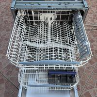 Lavastoviglie Ariston da incasso con montaggio