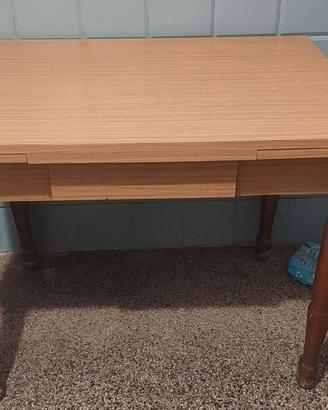Tavolo in legno allungabile