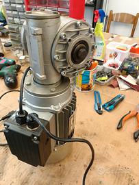 motore con riduttore  a 220v