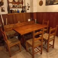 tavolo con panca e sedie