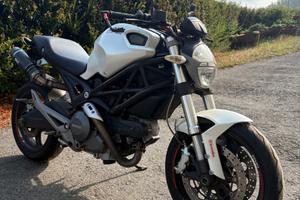 Ducati Monster 696 plus 2008 patente A2