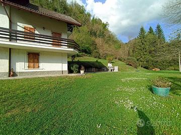 PANORAMICO APPARTAMENTO IMMERSO NEL VERDE A POC...