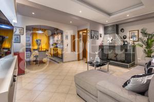 Trivano al primo piano con posto auto