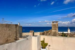 Abitazione ristrutturata con terrazza panoramica