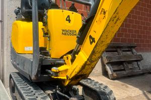 miniescavatore neuson 803