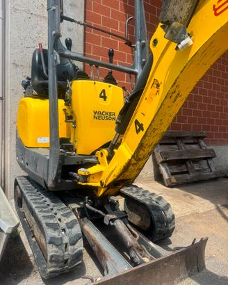 miniescavatore neuson 803
