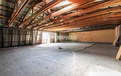 LURATE CACCIVIO - MAGAZZINO COMPLETAMENTE PERSONAL