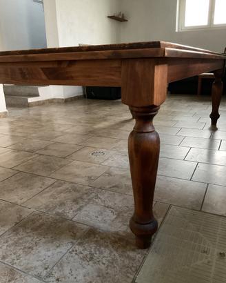 Tavolo in legno massello