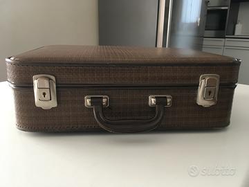 Piccola valigia in Fibrone(cartone) in buono stat