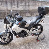 Suzuki gsr 600 --2009