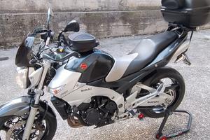 Suzuki gsr 600 --2009