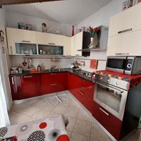 Cucina Lube bianca e bordeaux