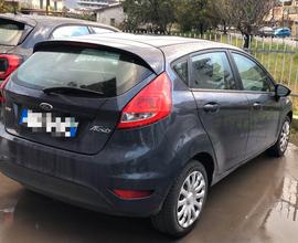 Ford Fiesta 1.4 TDCi 70CV 5 porte Titanium- si neo