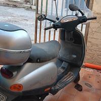 Piaggio Vespa 50 ET2 - 2012