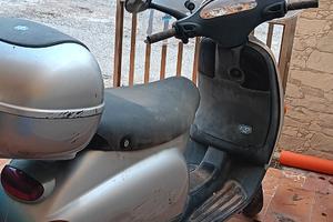 Piaggio Vespa 50 ET2 - 2012