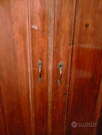 Armadio antico in noce nazionale