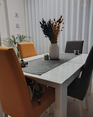 Tavolo allungabile bianco top in vetro + 4 sedie