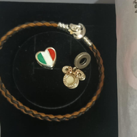 Bracciale nuovissimo pandora con due charme