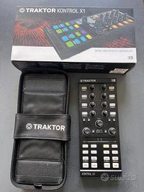 Traktor Kontrol X1 MK2 + Modular Bag