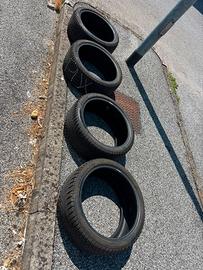4 Gomme 225 40 R18 invernali Pirelli