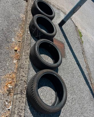 4 Gomme 225 40 R18 invernali Pirelli