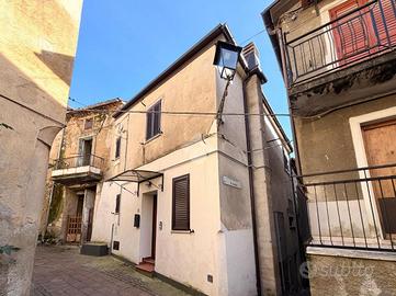 3 LOCALI A SPEZZANO PICCOLO
