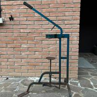 Macchina tappatrice per i tappi di sughero