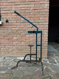 Macchina tappatrice per i tappi di sughero